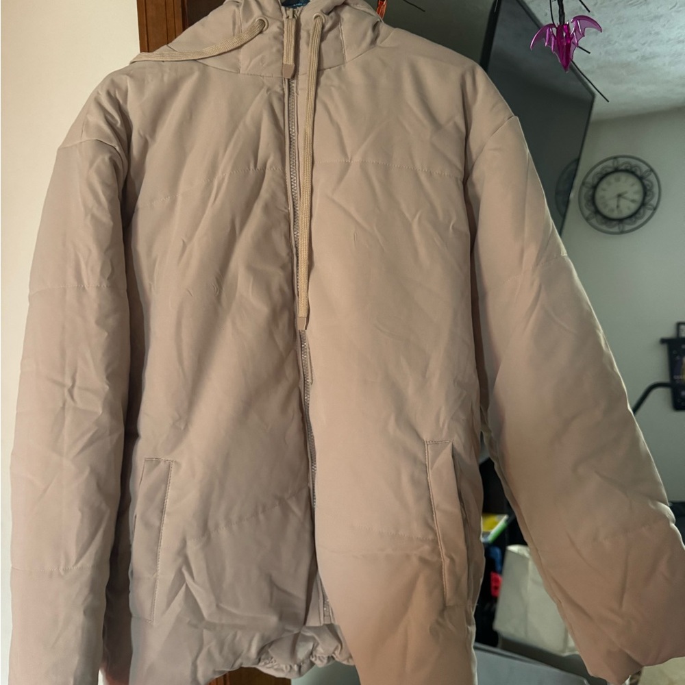 NWOT Women’s Tan Oversized Puffer Coat